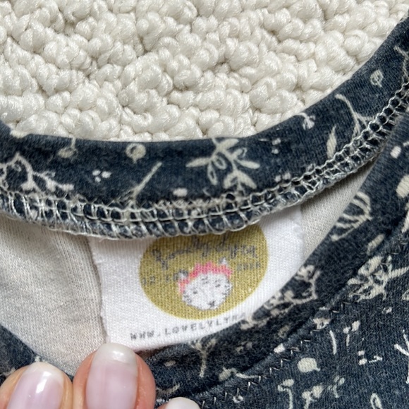 Adorable top bundle - Picture 4 of 4